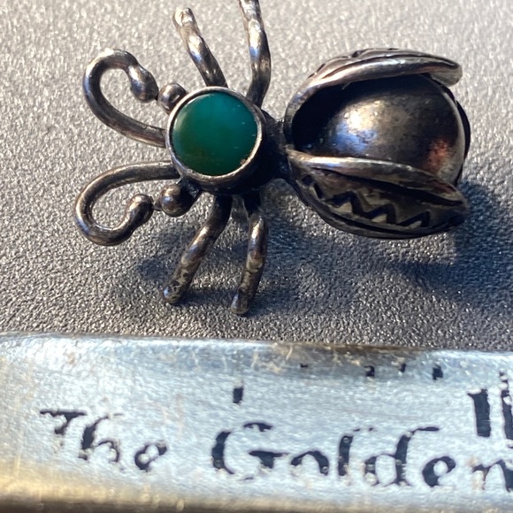 Vintage 1950s sterling Silver and Green stone Insect🕷️spider mid century Brooch - Picture 4 of 4